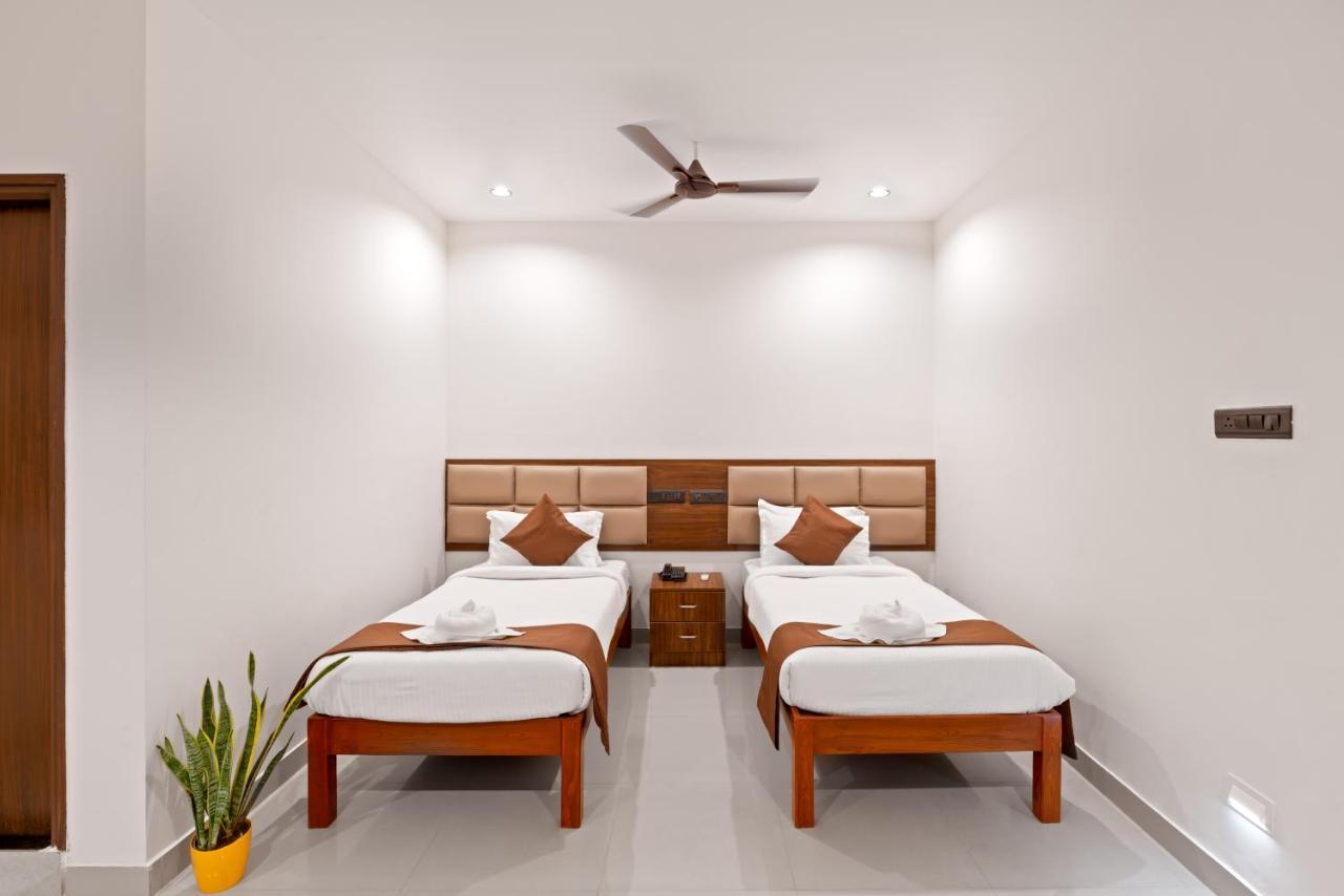 The Elite Hotel Haiderabad Buitenkant foto