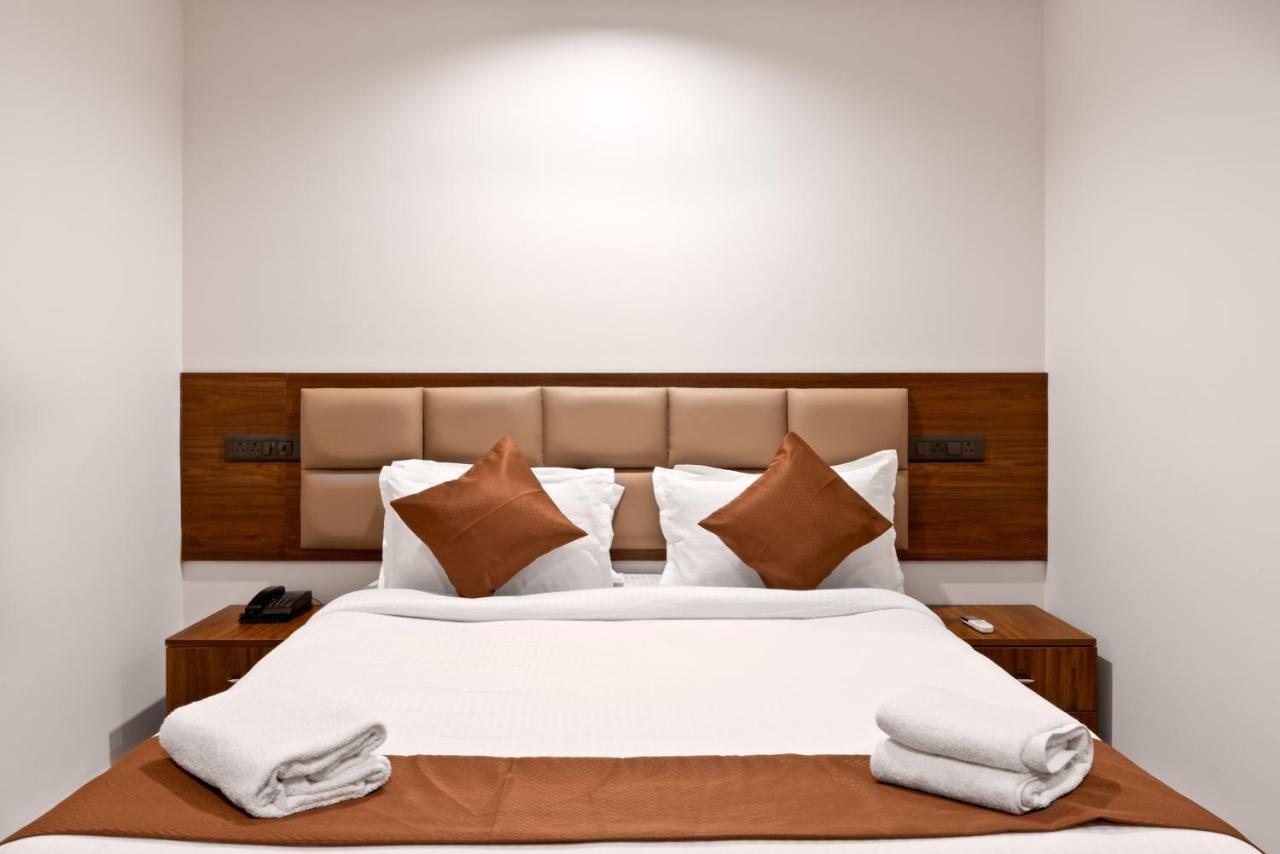The Elite Hotel Haiderabad Buitenkant foto