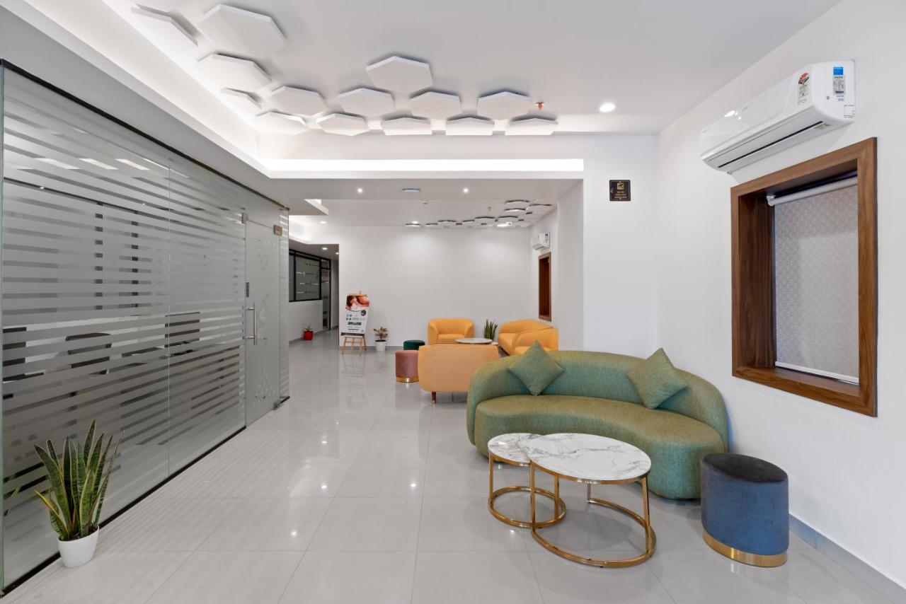 The Elite Hotel Haiderabad Buitenkant foto