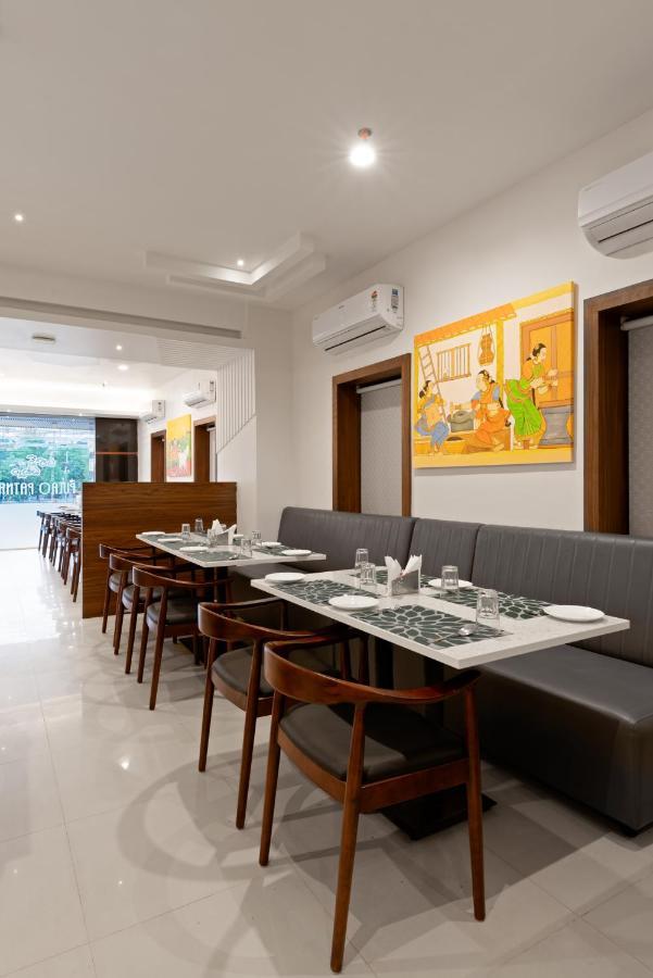 The Elite Hotel Haiderabad Buitenkant foto